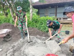 Babinsa Koramil 0829-15/Geger bersama warga gelar Karya Bakti perbaiki jalan penghubung desa