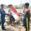 Satuan Polairud Polresta Sidoarjo Gelar Patroli Keamanan dan Bagikan Bendera Merah Putih di Dermaga Tlocor