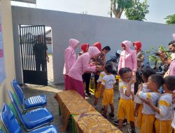 Pengurus Yayasan Kemala Bhayangkari Cabang Nganjuk Gelar Pemberian Vitamin A untuk Siswa TK Kemala Bhayangkari 50.