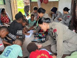 Polri Tanamkan Semangat Belajar kepada Anak-Anak di Kampung Yunad Melalui Pendekatan Humanis