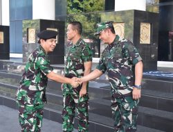 Tingkatkan Kerja Sama Hukum, Dankodiklatal Terima Kunjungan Kaotmilti III Surabaya