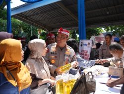 Wakapolri Beri Perhatian Khusus Kepada Biarawati dan Lansia Saat Bakti Sosial di Polsek Genuk