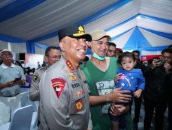 Wakapolri Sapa Warga Gunung Sindur dalam Bakti Sosial Sekolah Kemala Taruna Bhayangkara
