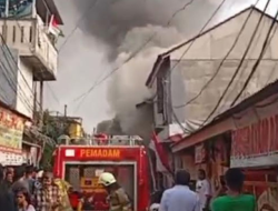 Breaking News: Kebakaran melanda Permukiman Padat di Cipinang Cempedak Jakarta timur, 10 Unit Damkar Dikerahkan