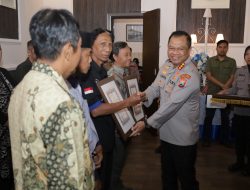 Apresiasi Tulus Kapolrestabes Surabaya: Beri Penghargaan untuk Kapolsek Wonokromo, Masyarakat dan Tokoh Agama