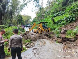 Kapolres Nagekeo Polda NTT Terjun Langsung Tangani Longsor Boawae–Mauponggo