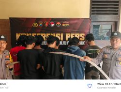 Polres Tanjung Perak Amankan Remaja Kelompok Gangster SSTB dan All Star yang Terlibat Bentrokan di Kalilom Lor Surabaya.