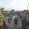 Koramil 0817/Menganti Amankan Kirab Karnaval Budaya Sedekah Bumi di Desa Sidojangkung