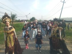 Koramil 0817/Menganti Amankan Kirab Karnaval Budaya Sedekah Bumi di Desa Sidojangkung