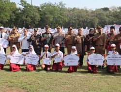 Kapolres Nganjuk Hadiri Apel Akbar KNC 2025, Ribuan Pelajar Nganjuk Terima Beasiswa