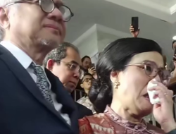 ‎Tiba di Kemenkeu Sri Mulyani Jelang Serah Terims Jabatan : Pegawai Teriak ‘We Love You’ ‎