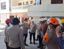 Tim SAR Brimob Polda Jatim Sisir Puing Bangunan Roboh di Ponpes Al Khoziny