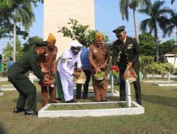 Bersama Veteran, Kodim 0807/Tulungagung Beri Penghormatan kepada Para Pahlawan