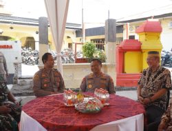 Kapolrestabes Surabaya Apresiasi Partisipasi W arga dalam Pembangunan Pagar Polsek Wonokromo