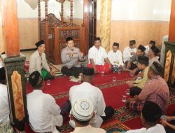 Kapolres Nganjuk, mempererat tali silaturahmi dengan Safari Jum at di masjid Baitul Atqiya’ Desa Pisang.