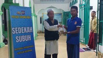Sedekah Subuh Polsek Tapung Hulu Menyentuh Hati Warga