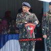 HUT ke-80 Korps Brimob Polri Kapolda Jatim Tegaskan Profesionalisme dan Humanisme   WMC||SURABAYA – Peringatan Hari Ulang Tahun ke-80 Korps Brimob Polri digelar di Mako Kompi 3 Batalyon A Pelopor Satbrimob Polda Jawa Timur, Jumat (14/11/2025).   Kegiatan yang dirangkaikan dengan upacara dan syukuran ini dipimpin Kapolda Jawa Timur Irjen Pol Drs. Nanang Avianto, M.Si., dan dihadiri Wakapolda Jatim Brigjen Pol Dr. Pasma Roice, Dansat Brimob, PJU Polda Jatim, Ketua Bhayangkari Daerah Jatim, unsur forkopimda, tokoh masyarakat, hingga mitra kamtibmas.  Dalam momentum 80 tahun pengabdian Brimob, Kapolda Jatim menyampaikan apresiasi atas kinerja seluruh personel Brimob Jatim yang dinilai konsisten menjaga stabilitas keamanan daerah.  “Selamat Hari Ulang Tahun ke-80 Korps Brimob Polri. Semoga Brimob, khususnya di Jawa Timur, semakin profesional, modern, dan dicintai masyarakat,” ujar Kapolda Jatim.  Kapolda Jatim menegaskan bahwa tema tahun ini, “Brimob Presisi untuk Masyarakat”, bukan sekadar slogan, melainkan komitmen nyata untuk menghadirkan pasukan elite Polri yang presisi secara taktis, adaptif terhadap ancaman, sekaligus humanis dalam setiap layanan.  Sepanjang tahun, Brimob Jatim menjadi kekuatan utama dalam berbagai operasi seperti Operasi Aman Nusa I, pengamanan Pemilu dan Pilpres termasuk penanganan unjuk rasa bereskalasi tinggi.  Operasi Aman Nusa II, memperlihatkan sisi humanis Brimob dalam penanggulangan bencana seperti erupsi Semeru, banjir, dan tanah longsor.  Operasi Aman Nusa III, menjadi power on hand Kapolda dalam menghadapi situasi kontinjensi kamtibmas.  Selain itu, menjelang HUT ke-80, Brimob Jatim juga melaksanakan kegiatan sosial seperti donor darah dan khitanan massal sebagai implementasi nilai Setia, Berani, dan Peduli.  Kapolda Jatim juga menegaskan bahwa tantangan Brimob semakin kompleks, mulai dari dinamika politik pascapemilu, ancaman keamanan kontemporer, kejahatan transnasional, hingga kesiapsiagaan menghadapi bencana alam.  Untuk itu, Kapolda memberikan tujuh penekanan strategis agar personel Brimob mewujudkan tema “Brimob Presisi untuk Masyarakat” melalui tindakan profesional dan humanis.  Kapolda Jatim juga meminta agar memperkuat soliditas internal dan sinergi dengan TNI, BNPT, BNPB, dan Pemda, menjaga integritas, menghindari sikap arogan, dan menjaga kepercayaan publik serta meneguhkan loyalitas kepada NKRI, Pancasila, dan UUD 1945.  “Dorong modernisasi peralatan dan optimalisasi PRC serta Jeep Maung, asah kemampuan tempur urban warfare, jungle warfare, dan RASI serta sukseskan pengamanan Pilkada Serentak 2026,” tegas Kapolda Jatim.  Kapolda Jatim juga mengatakan bahwa Brimob adalah garda terdepan yang menjadi harapan masyarakat.   “Jaga kehormatan Korps dan teruslah mengabdi untuk bangsa dan negara,” tutup Kapolda Jatim.  Sementara itu Dansat Brimob Polda Jatim Kombes Pol. Suryo Sudarmadi, S.I.K., M.H juga menegaskan makna historis Korps Brimob yang telah delapan dekade berbakti kepada bangsa.  Ia mengawali sambutan dengan mengulas makna yel-yel Brimob:  “‘Selama Merah Darahku Kujamin Tetap Tegaknya NKRI’ bukan sekadar seruan, melainkan simbol bahwa kesetiaan Brimob tidak pernah berkhianat kepada bangsa dan negara,” tegas Kombes Suryo.  Ia memaparkan bahwa peringatan HUT tahun ini dilaksanakan dalam bentuk syukuran sesuai arahan Presiden RI H. Prabowo Subianto.   Meski demikian, kegiatan dilakukan di lapangan dengan kapasitas sekitar 1.000 personel.  Ia menegaskan kembali makna tema “Brimob Presisi untuk Masyarakat”, yang bukan hanya tentang kemampuan taktis, tetapi juga kontribusi nyata dalam program strategis pemerintah seperti ketahanan pangan nasional.  “Brimob hadir tidak hanya menjaga keamanan, tetapi juga menanam harapan bagi ketahanan bangsa,” ujarnya.  Kombes Suryo juga mengajak seluruh personel untuk terus adaptif, memegang nilai Satya Haprabu, dan menjalankan pesan Presiden Prabowo Subianto agar Polri selalu berada di tengah masyarakat.  “Sekali melangkah pantang menyerah, sekali tampil harus berhasil. Jadilah Bhayangkara Brimob yang setia tanpa ragu, berbakti tanpa henti,” pesannya.  Pada kesempatan itu, Kombes Suryo juga menyampaikan terima kasih kepada Kapolda Jatim atas tingginya kelulusan personel dalam seleksi PAG dan SBP (10 personel lulus PAG dan 69 personel lulus SBP), serta pemberian lahan 5 hektare di Jember untuk pembangunan Mako Kompi Brimob baru.  Pada rangkaian acara HUT, Korps Brimob memberikan penghargaan Warga Kehormatan kepada Kabidkum Polda Jatim Kombes Pol Dr. Sugeng Riyadi, atas pendampingan hukum tragedi Kanjuruhan.  Penghargaan juga diberikan untuk Wali Kota Madiun Dr. Drs. H. Maidi, atas hibah sarana dan prasarana Mako Batalyon C Pelopor.  Selain itu penghargaan juga diberikan kepada Kapolresta Banyuwangi Kombes Pol Rama Samtama Putra, atas hibah bangunan untuk Kompi 4 Batalyon B Pelopor. (gat)
