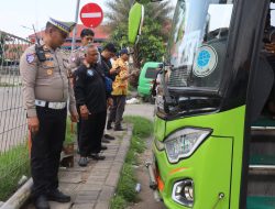 Operasi Zebra Semeru 2025, Polres Pelabuhan Tanjung Perak Lakukan Ramp Check hingga Tes Urine di Terminal Ampel Surabaya,