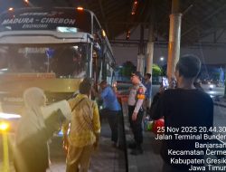 Kepedulian Polres Gresik Bantu Selamatkan Kakek asal Majalengka Tersesat untuk Kembali ke Keluarga