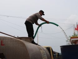 Polres Sumenep Salurkan Bantuan Air Bersih untuk Warga Desa Pinggirpapas