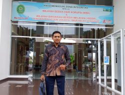 Gelombang Fitnah Menggila, Lima Belas Lawyer Kawal Kades Danau Lancang