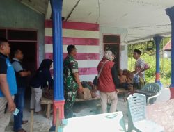 Babinsa Koramil Blega Gelar Bakti Sosial Bersihkan Rumah Lansia