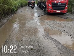 Tahun Berganti, Aspal Tak Diperbaiki: Nyawa Warga Terancam di Lintas Petapahan