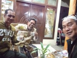 Cak Imin Ngopi Bareng Bersama Jurnalis, Bangun Keakraban di Teras Rumah