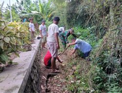 Cegah Longsor, Babinsa Garum Bersama Warga Tanam Pohon Keras Di Lingkungan Magersari