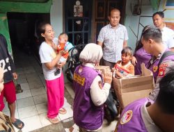 Tim Trauma Healing Polri Bersama Relawan UI Hadir Bersama Warga Pascabanjir di Cilincing