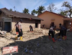 Brimob Hadir Dukung Pemulihan Rumah dan Aktivitas Ibadah Pascabencana Batang Toru