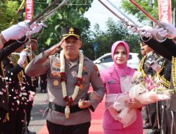 Tradisi Pedang Pora dan Banjari Sambut Kapolres Baru Nganjuk