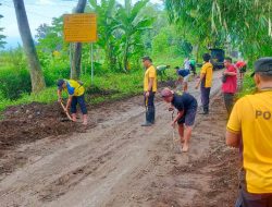 Polsek Winongan Bersama Warga Gelar Bakti Sosial Bersihkan Lumpur Pascabanjir di Desa Prodo