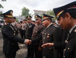 Kapolrestabes Surabaya Sematkan Satya Lencana Pengabdian dan Lantik Pejabat Kasatres PPA–PPO