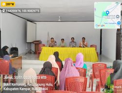 Di Tengah Sorotan Kemiskinan Desa, 30 Paket Sembako Dibagikan di Bukit Kemuning