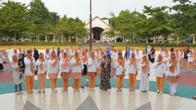 Wakil Bupati Kampar Bersama Plt Ketua Dharma Wanita Kabupaten Kampar Launching Program Sehat dan Bugar Bersama DWP