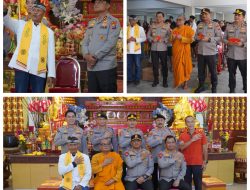 Kapolrestabes Surabaya Dampingi Kapolda Jatim Tinjau Perayaan Imlek di Vihara, Pastikan Aman dan Kondusif