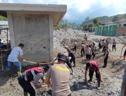 Bersihkan Rumah Allah Pascabanjir, Polri dan Warga Bener Meriah Gotong Royong Siapkan Meunasah Sambut Ramadan