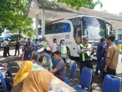 Operasi Keselamatan Semeru, Polres Malang Gelar Ramp Check dan Tes Urine Awak Bus