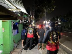 Polres Gresik Ungkap Peredaran Miras di Menganti, Puluhan Liter Miras Diamankan dari Warung Karaoke