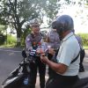 Polres Magetan Berbagi Bunga dan Es Krim di Operasi Keselamatan Semeru 2026