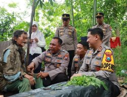 Polri Peduli : Polres Jember Evakuasi Kakek Tuna Wisma dari Hutan Jubung