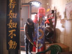 Berikan Rasa Aman Perayaan Imlek, Polres Pelabuhan Tanjung Perak Sterilisasi Klenteng.