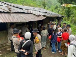 Polri Peduli : Medan Sulit dan Daerah Terpencil Tak Surutkan Polres Jember Salurkan Bantuan Untuk Warga