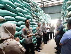 Kapolres Ponorogo Pastikan Keamanan dan Ketersediaan Pangan di Gudang Bulog Cukup