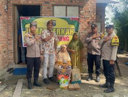 Jumat Berkah Polsek Tapung, Sentuhan Kepedulian untuk Lansia Kurang Mampu di Desa Tanjung Sawit