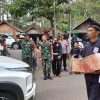 PSHT Bersama TNI-Polri Bagikan Takjil kepada Warga di Trenggalek