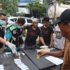 Polres Pelabuhan Tanjungperak Test Urine Sopir Truk dan Bus Jelang Mudik Lebaran