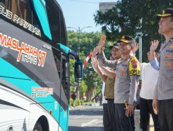 Polres Pasuruan Bersama Pemkab Pasuruan Berangkatkan Ratusan Pemudik Gratis