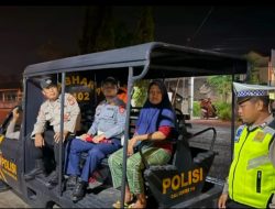 Sigap dan Humanis Polisi Bantu Pemudik yang Tersesat di Ngawi